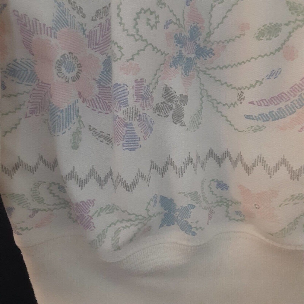 Vintage Blast Needlepoint Pattern Sweatshirt Past… - image 4